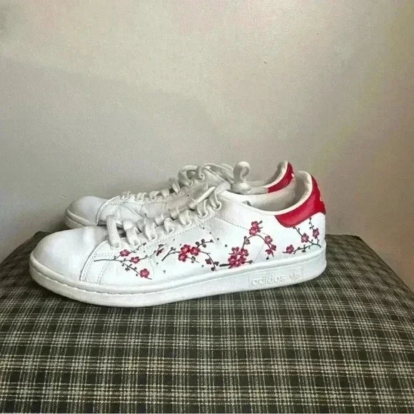 Adidas Stan Smith Women White Red Floral Cherry Blossom Sneakers Shoes Size 7.5 - Picture 1 of 5